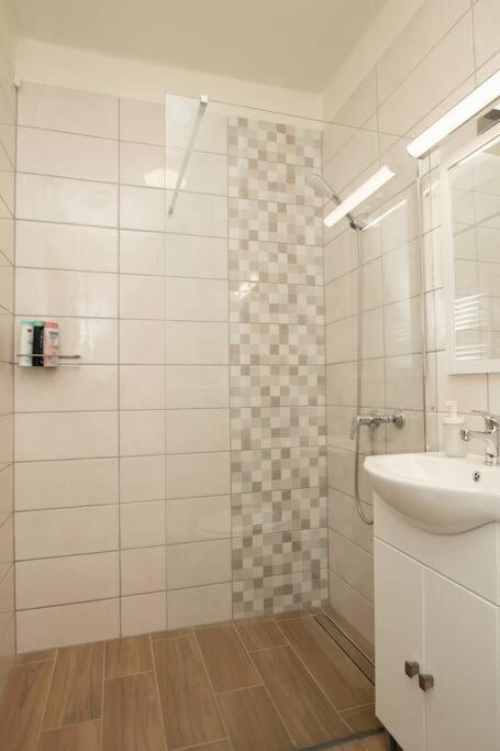 Petofi Family Apartman Debrecen Buitenkant foto